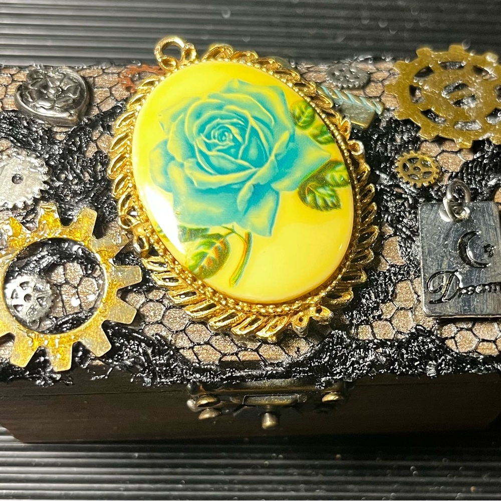 Handmade Yellow Cameo Pendant Steampunk Box.